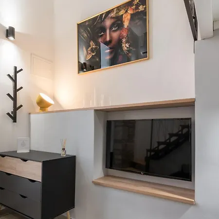 Deluxe Gladiators House - Parking Included Apartment