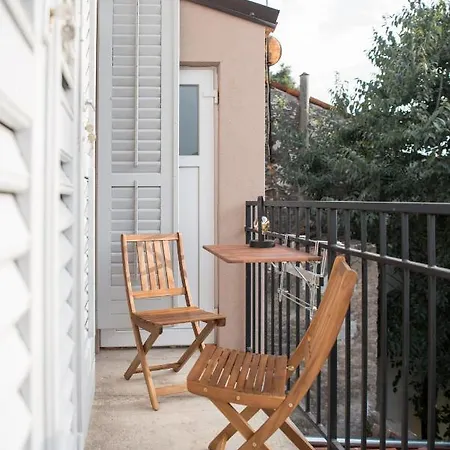 Deluxe Gladiators House - Parking Included Apartment