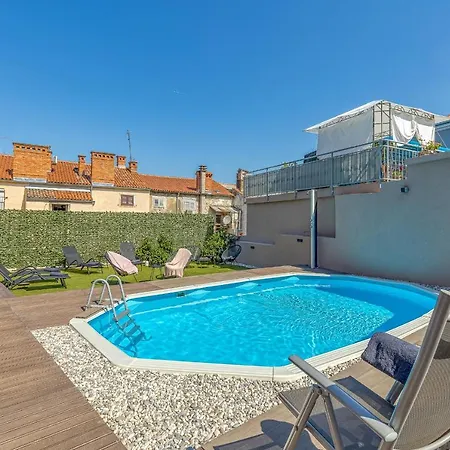 Deluxe Gladiators House *