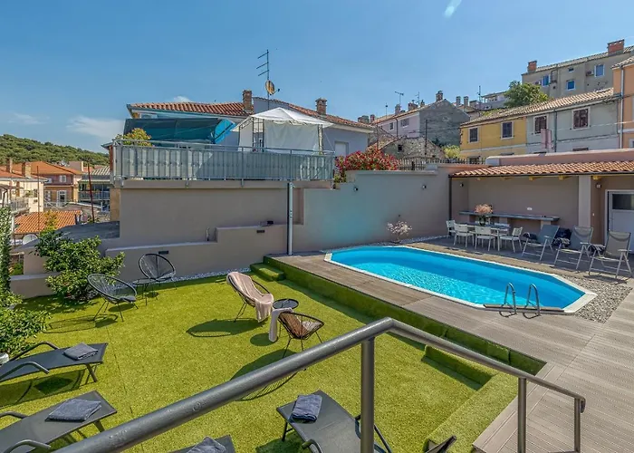 Deluxe Gladiators House *